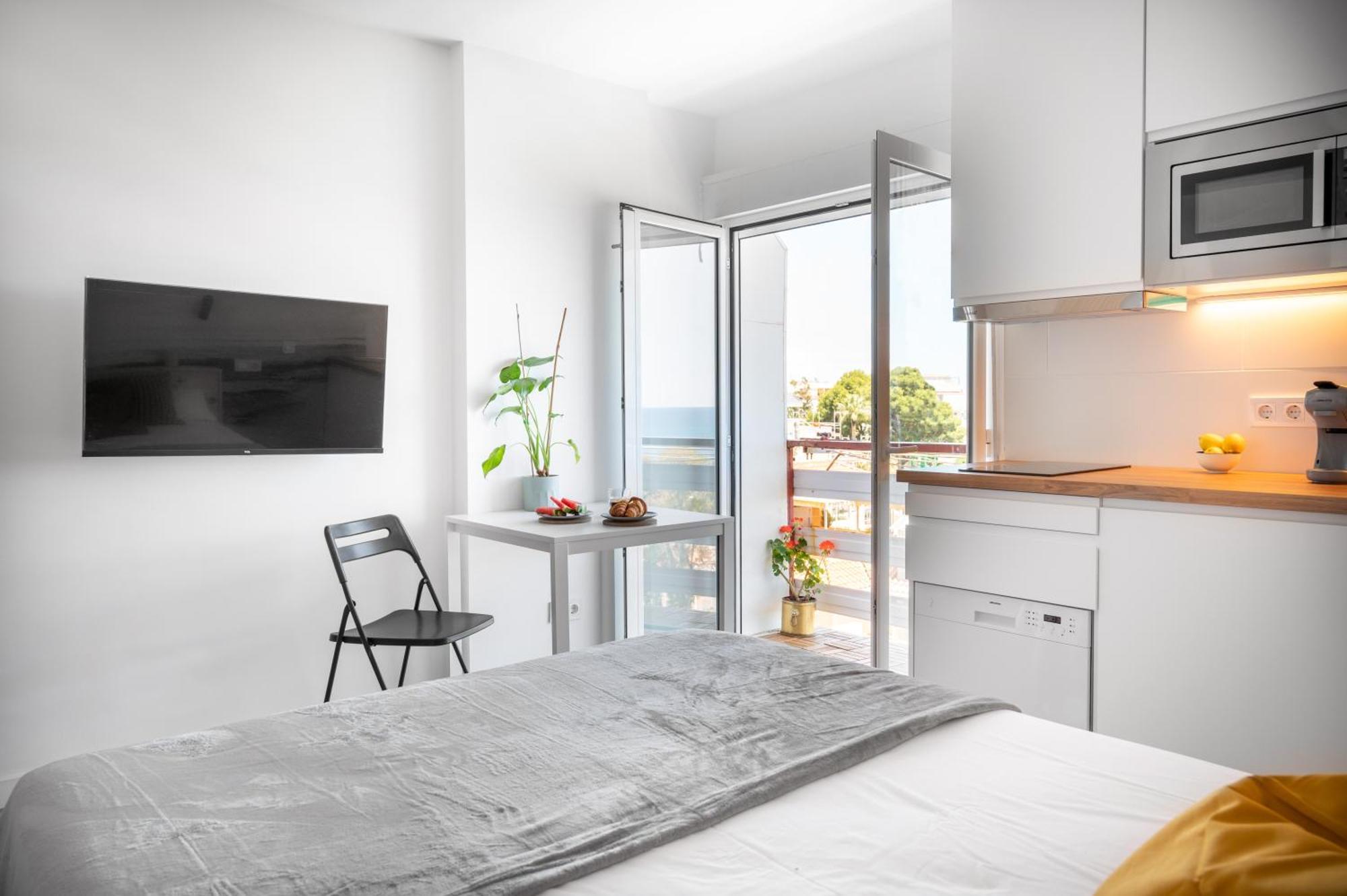 דירות בנאלמדנה Modern Studio Naciones מראה חיצוני תמונה